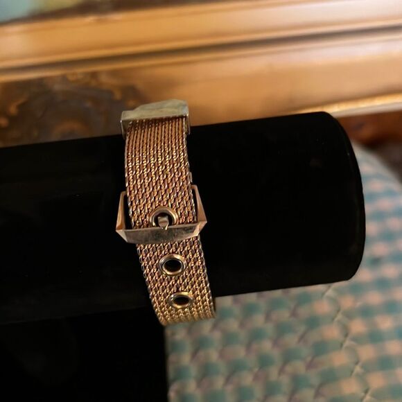 Unique gold tone mesh bracelet - Picture 2 of 5